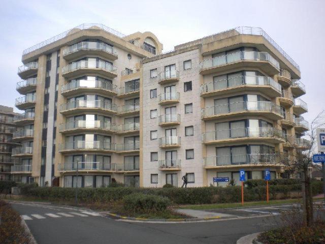 Residente Topaze De Panne Gem 1 Slpk App Luxe Afw & Ruime Parking Incl Екстериор снимка